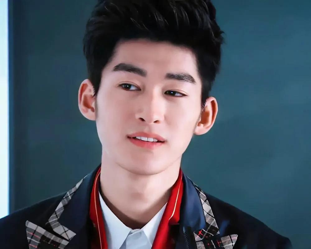 导演作品演员更多带来什么影响_导演对演员的重要性_导演给你带来更多作品的演员：