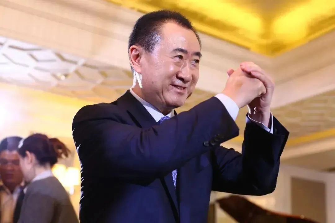 2023年末王健林连卖万达广场回血，已远离首富头衔