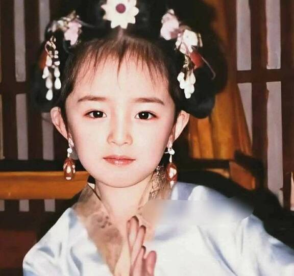 杨幂璀璨辣妹裙_杨幂璀璨裙_杨幂：华语影视的璀璨明星