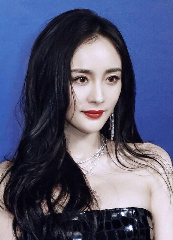 杨幂：华语影视的璀璨明星_杨幂璀璨裙_杨幂璀璨辣妹裙