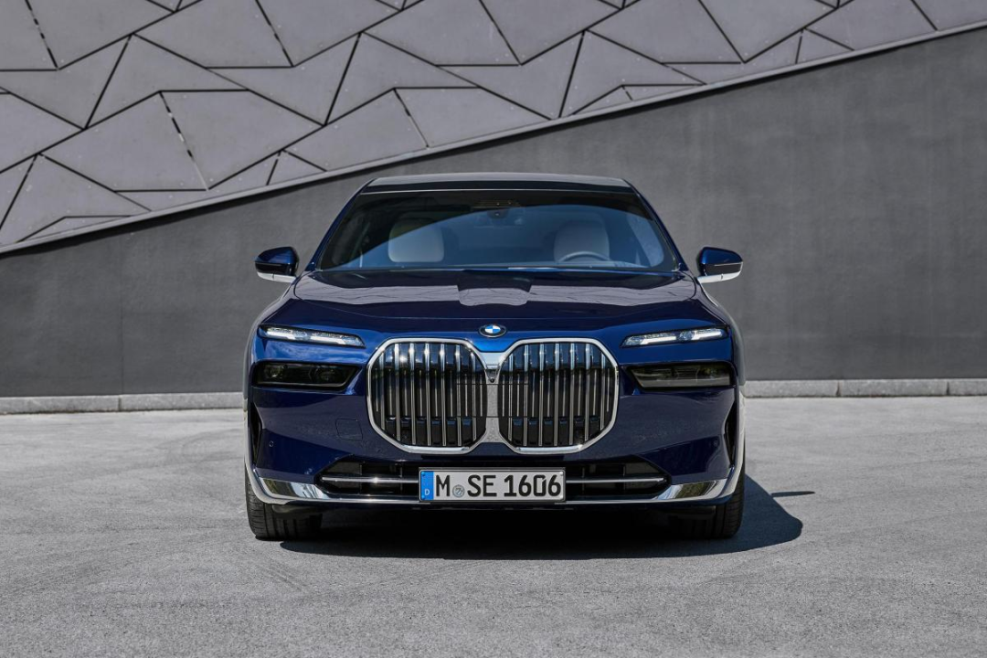 纯电动劳斯莱斯_劳斯莱斯的未来科技：电动与自动驾驶_电动劳斯莱斯价位多少钱