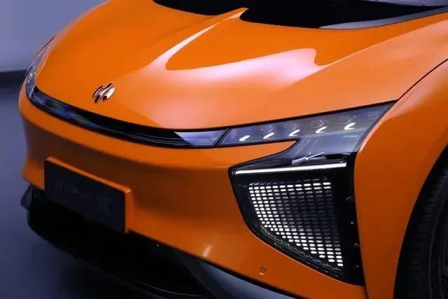 纯电动劳斯莱斯_劳斯莱斯的未来科技：电动与自动驾驶_电动劳斯莱斯