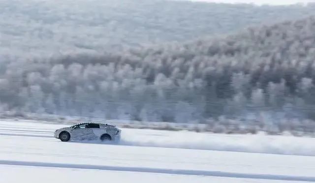 纯电动劳斯莱斯_劳斯莱斯的未来科技：电动与自动驾驶_电动劳斯莱斯