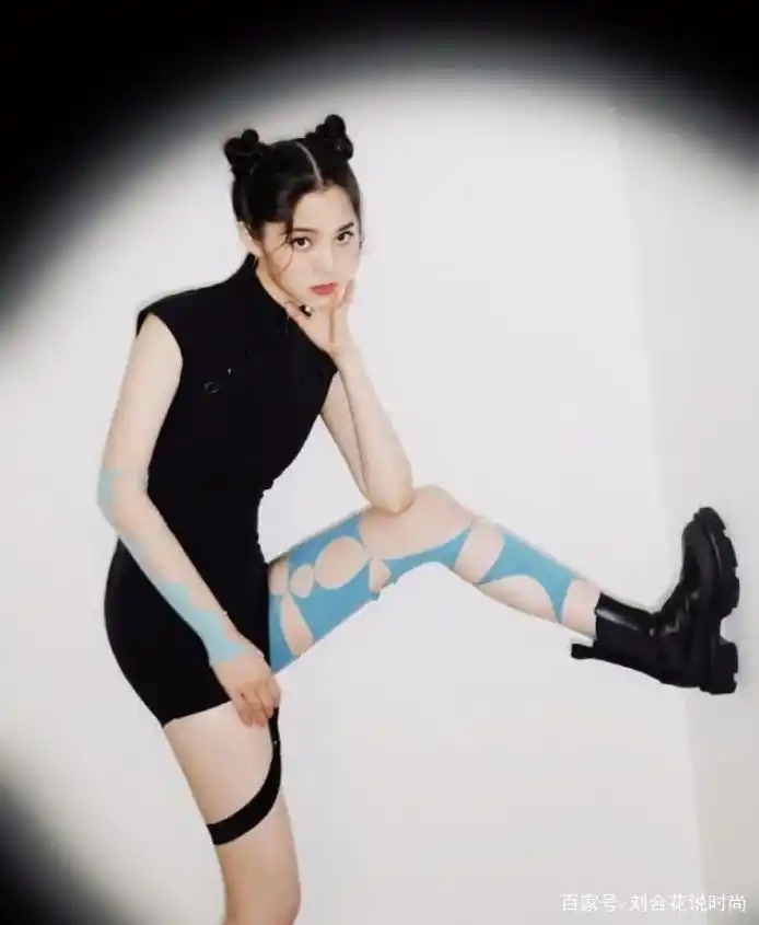 小女孩模仿蔡依林_蔡依林模仿秀_蔡依林的时尚造型成为粉丝模仿的对象