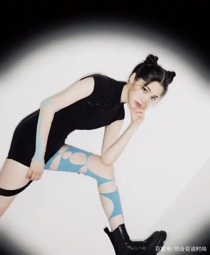 蔡依林模仿秀_小女孩模仿蔡依林_蔡依林的时尚造型成为粉丝模仿的对象