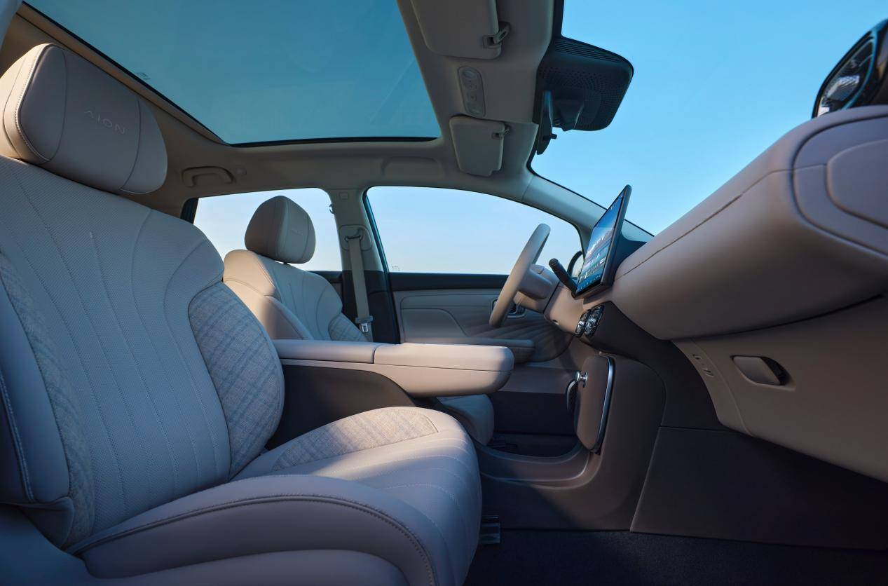 广州国际车展前瞻：广汽埃安UT鹦鹉龙全球首发，郭麒麟代言，10万级豪车空间体验