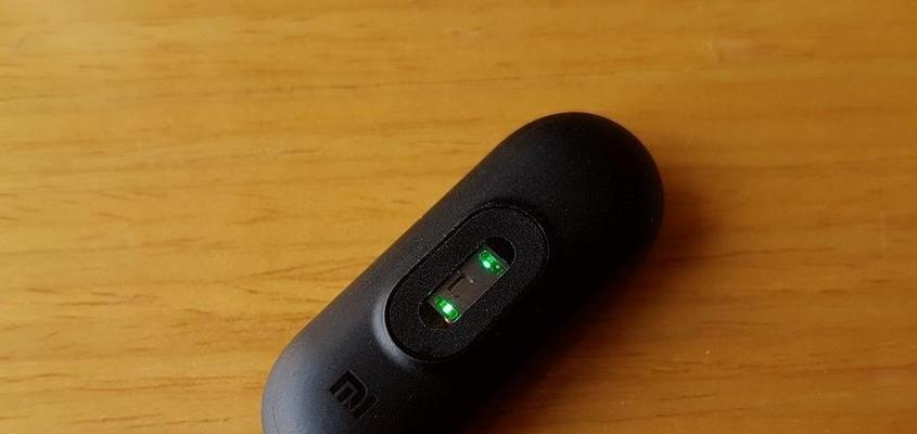 php小编香蕉综述：小米手环2代，功能齐全性能优的智能手环