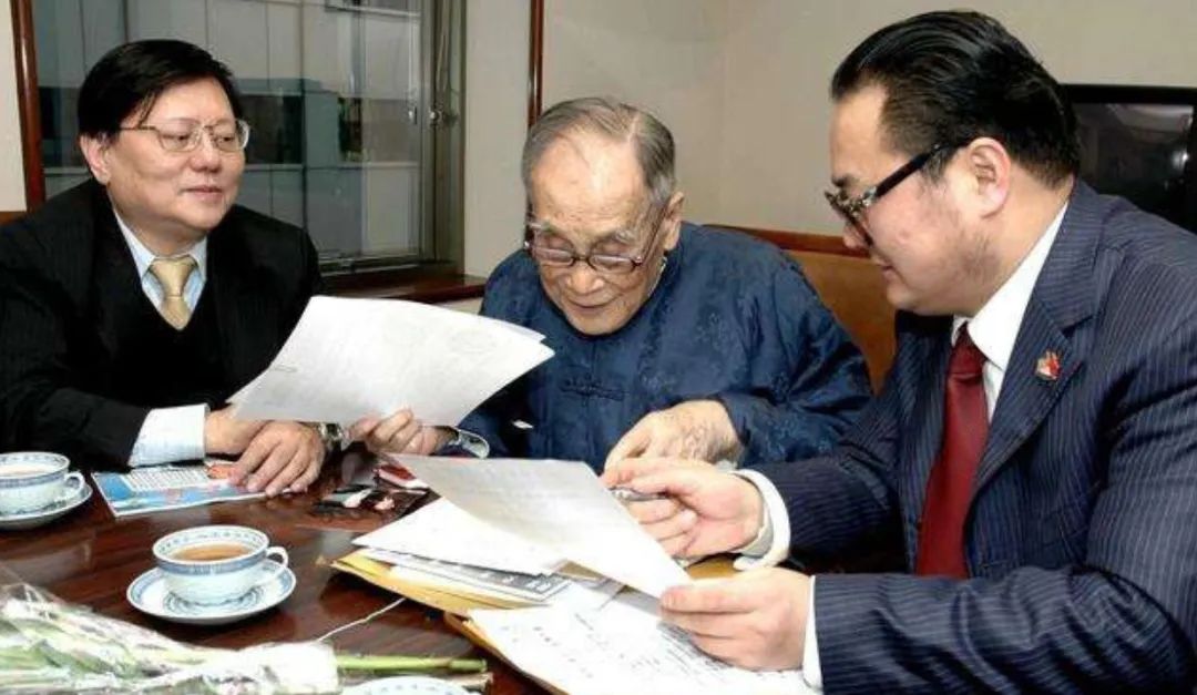 李嘉诚与中国改革开放的契机_李嘉诚重回内地市场_李嘉诚撤出中国市场