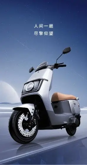 爱玛引擎·仰望豪华上市：两轮电动车中的劳斯莱斯，百公里续航新标杆