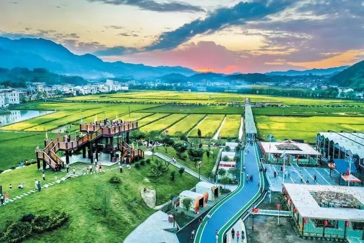 VR/AR技术助力乡村文化旅游数字化发展：数字经济视角下的路径优化与创新