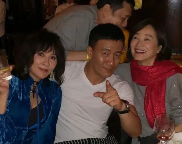 林青霞的时尚风格与红毯魅力_林青霞t台_林青霞红毯视频