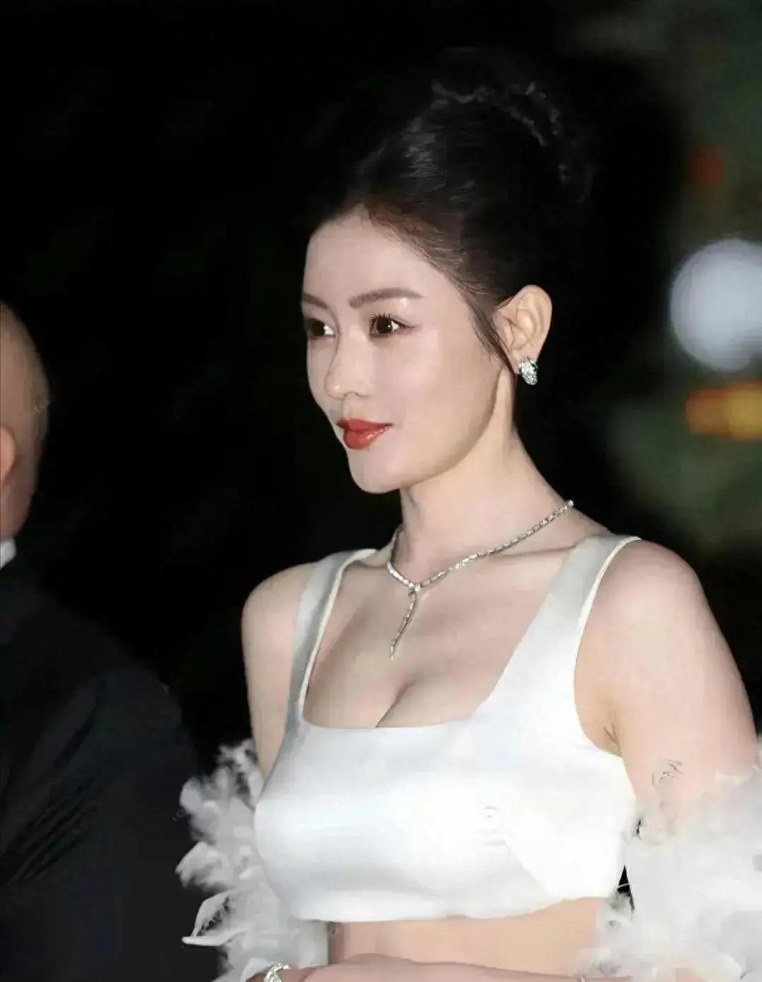 林青霞红毯视频_林青霞红裙_林青霞的时尚风格与红毯魅力