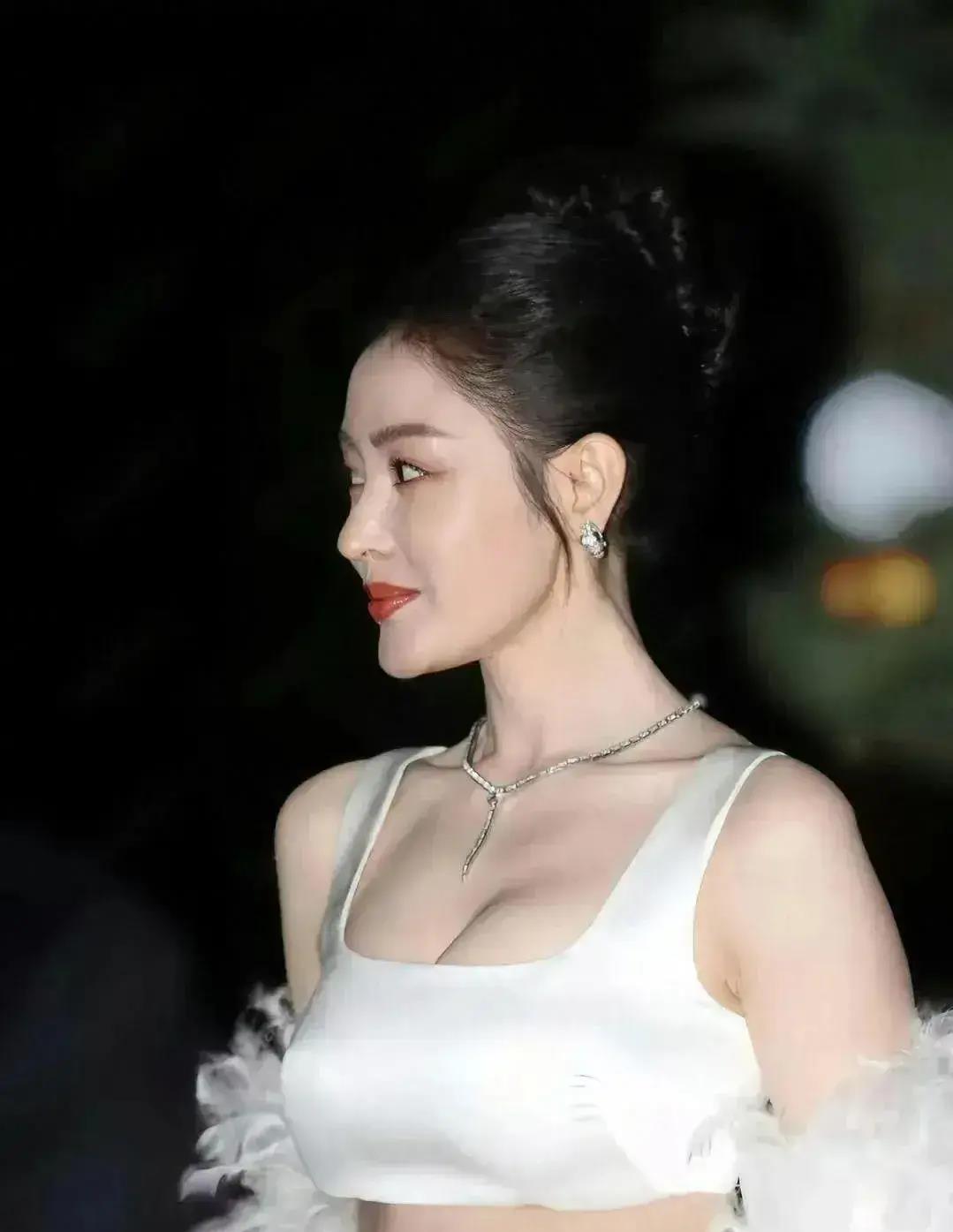 林青霞红裙_林青霞红毯视频_林青霞的时尚风格与红毯魅力