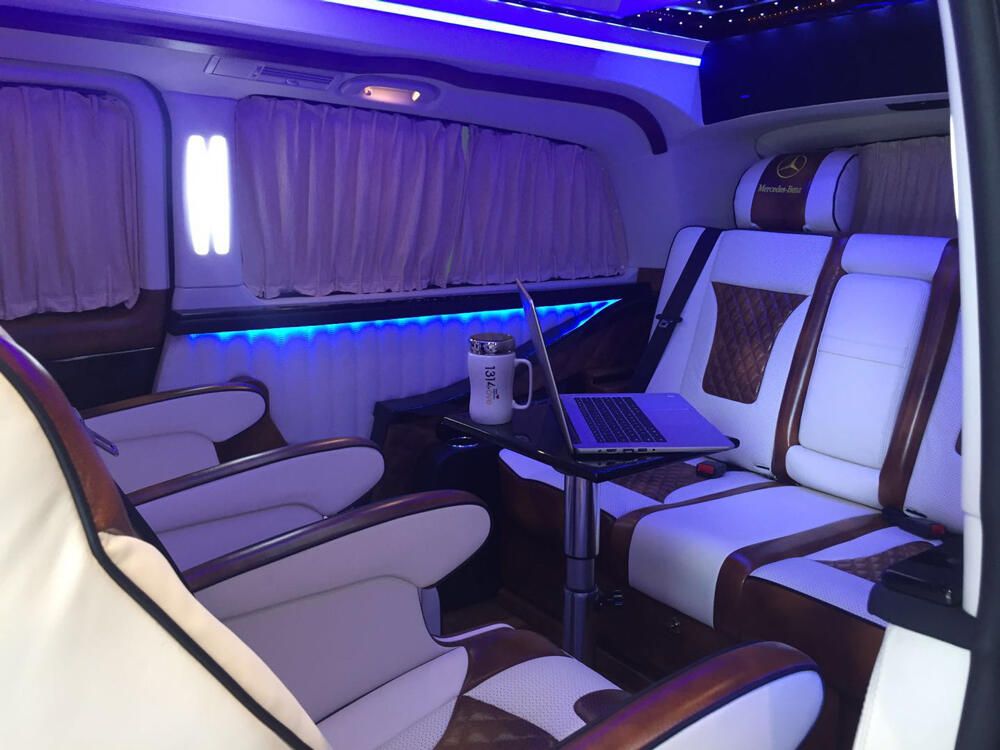 奔驰V级商务租车：尊贵舒适之选，提升企业形象与出行体验