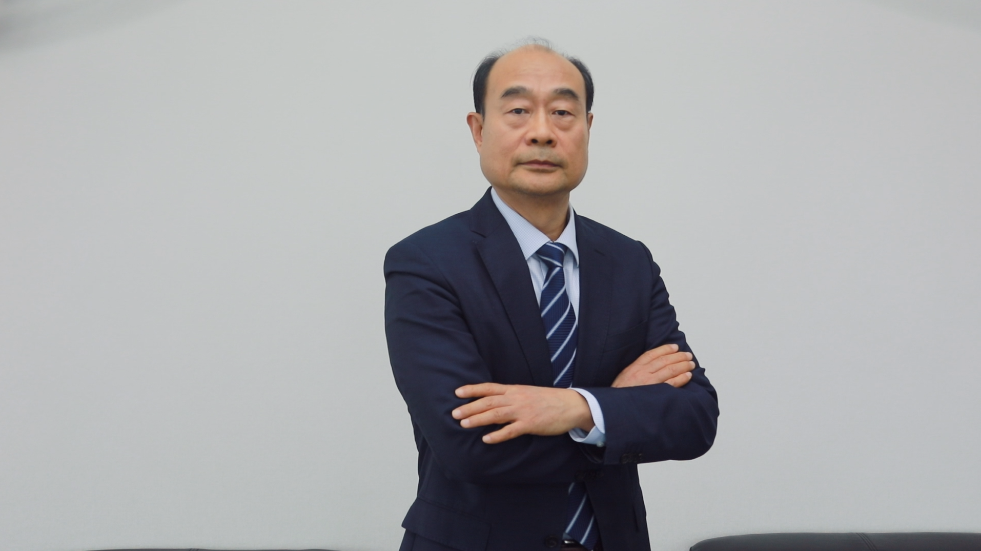 2022年中国新能源汽车市场迅猛发展 智能化与电动化加速落地