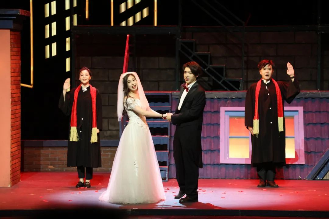 芝柏歌剧院_芝柏经典款_张柏芝的经典音乐剧演出回顾