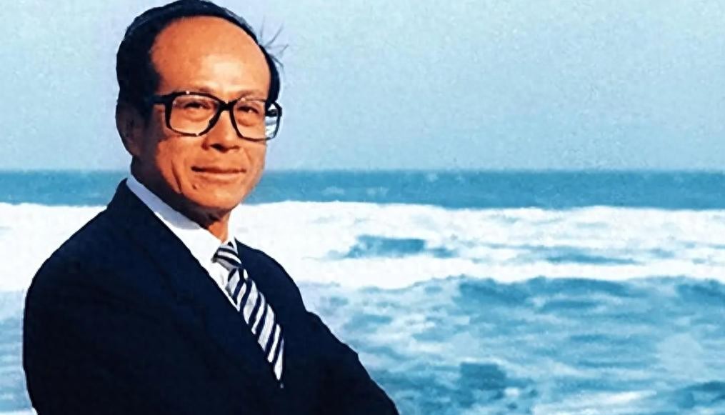 李嘉诚拟228亿美元向美贝莱德清仓海外43个港口，或影响中国贸易引国家安全担忧