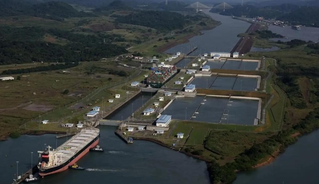 李嘉诚在香港囤了多少地_李嘉诚在英国打造香港城_从香港到全球：李嘉诚的商业帝国
