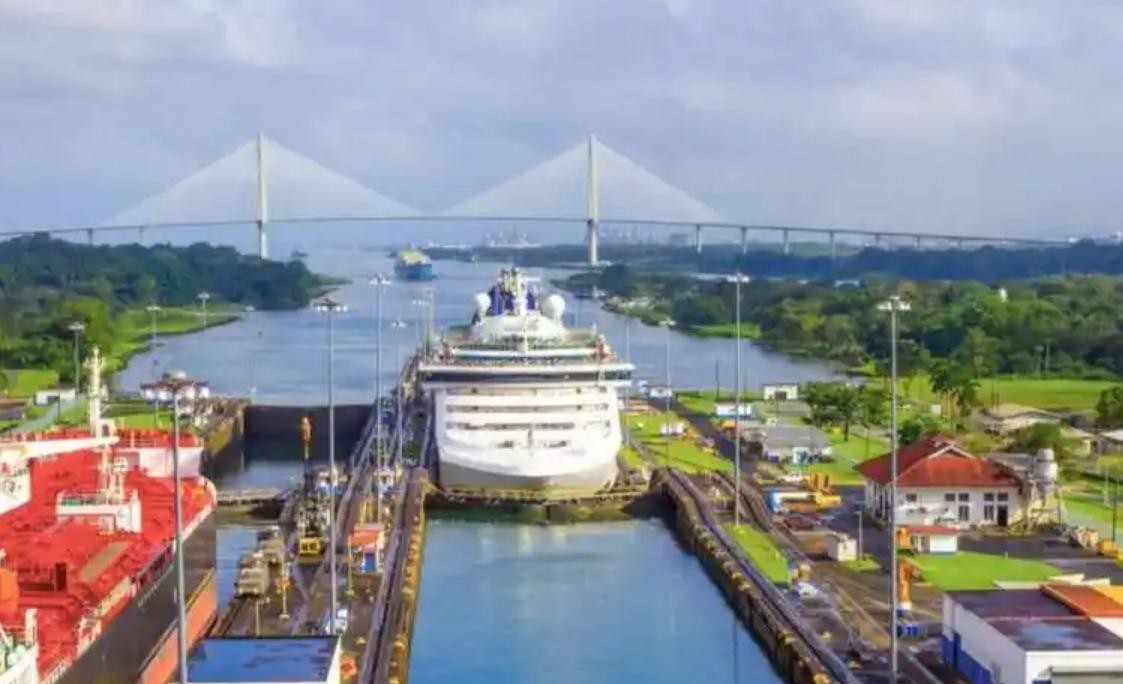 李嘉诚在香港囤了多少地_李嘉诚在英国打造香港城_从香港到全球：李嘉诚的商业帝国