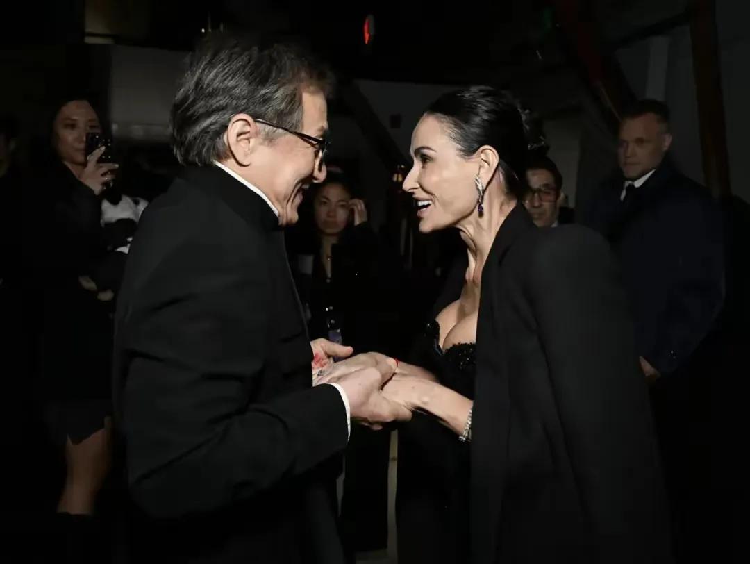 成龙的影响力：改变了动作电影_成龙动作片段_成龙动作镜头