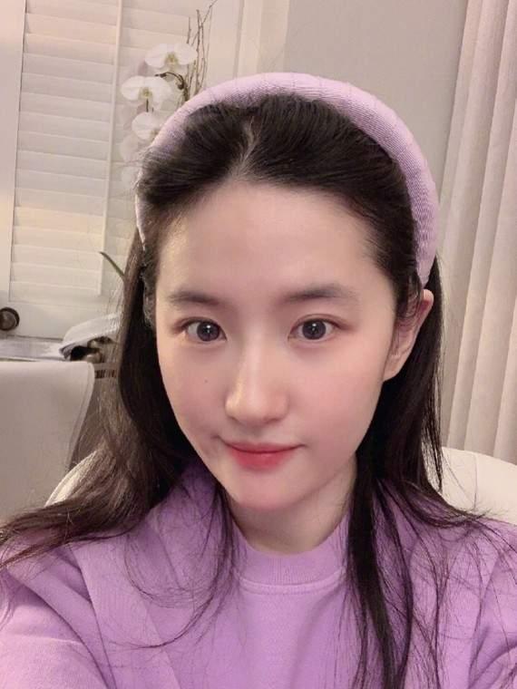 刘亦菲年轻时的美照_刘亦菲年轻的时候_刘亦菲如何影响了年轻一代