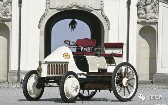 新能源汽车的辉煌时刻与燃油车的复苏_新能源汽车的辉煌时刻与燃油车的复苏_新能源汽车的辉煌时刻与燃油车的复苏