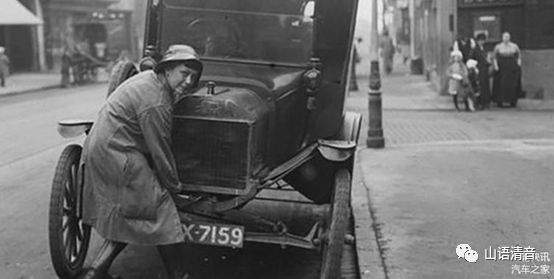 新能源汽车的辉煌时刻与燃油车的复苏_新能源汽车的辉煌时刻与燃油车的复苏_新能源汽车的辉煌时刻与燃油车的复苏