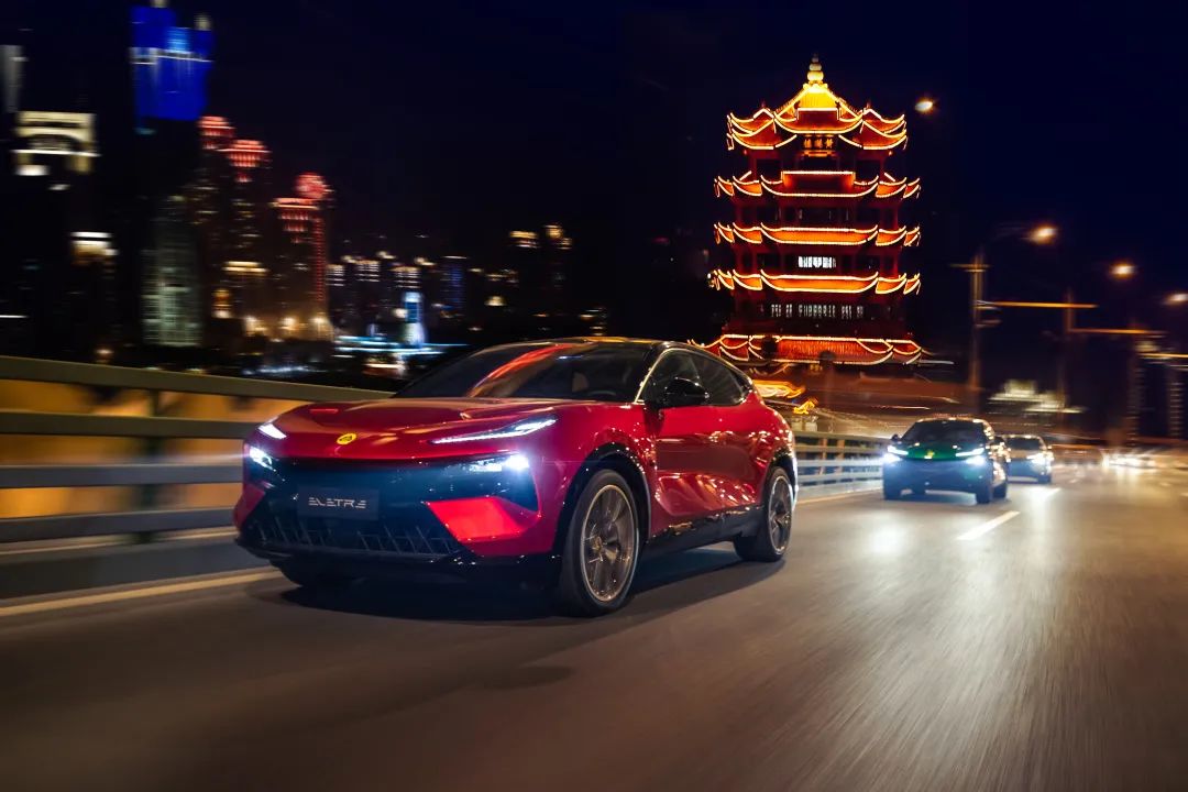 新能源汽车的辉煌时刻与燃油车的复苏_新能源汽车的辉煌时刻与燃油车的复苏_新能源汽车的辉煌时刻与燃油车的复苏