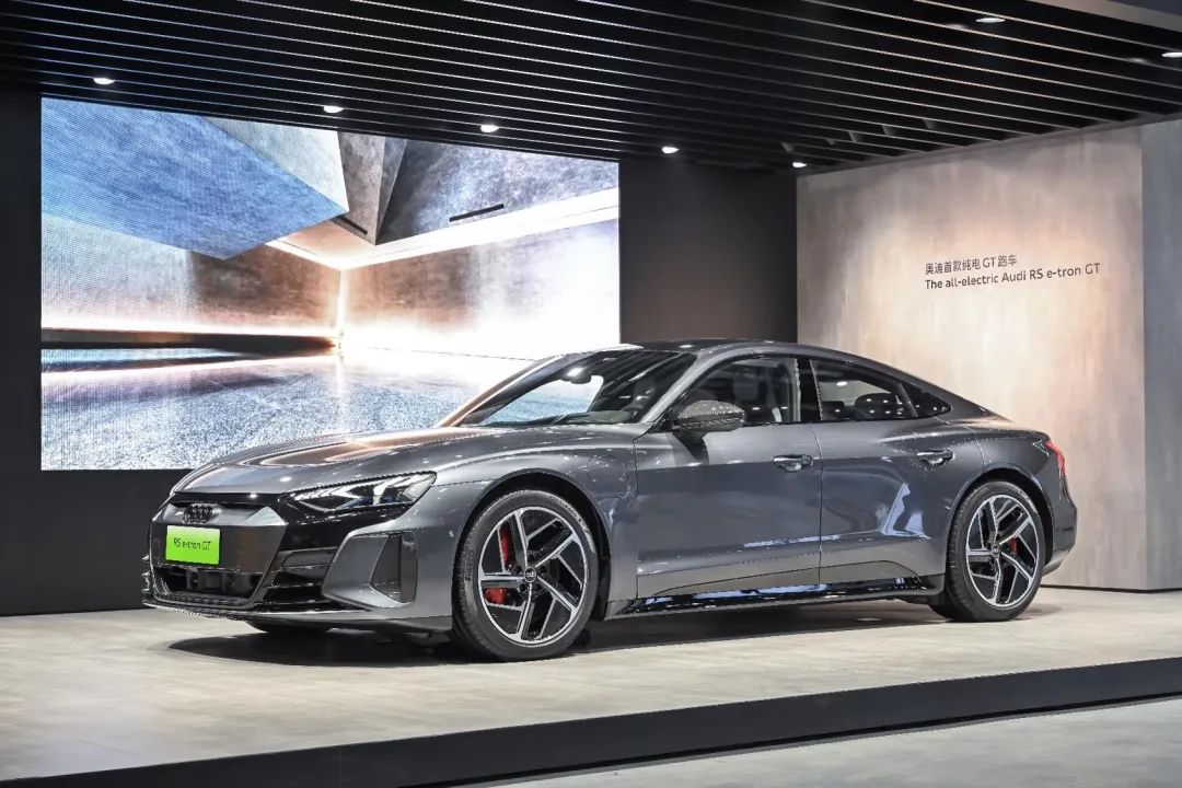 新能源汽车的辉煌时刻与燃油车的复苏_新能源汽车的辉煌时刻与燃油车的复苏_新能源汽车的辉煌时刻与燃油车的复苏