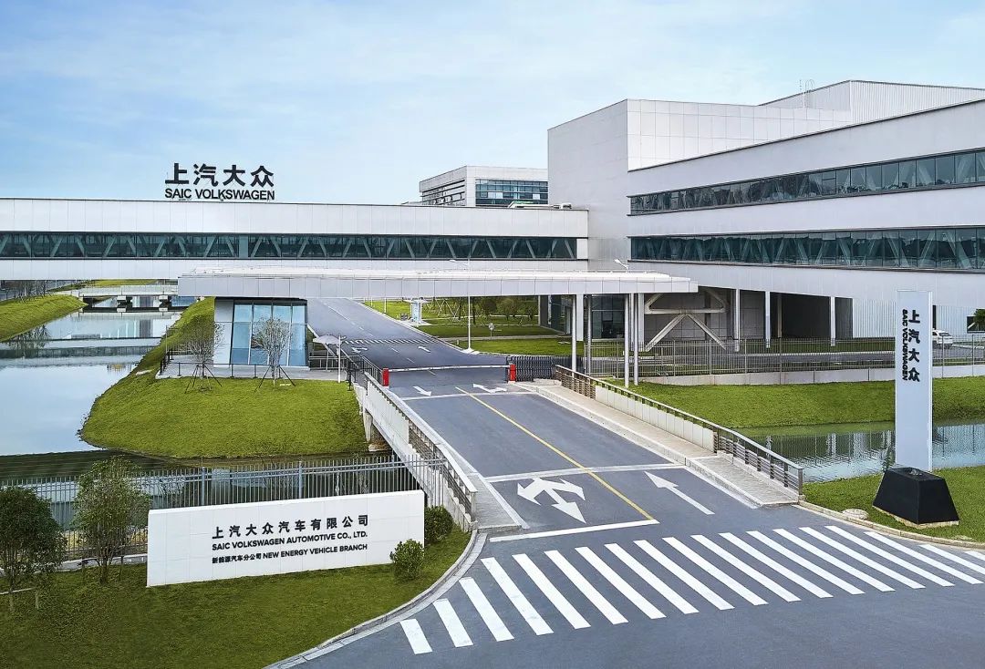 新能源汽车的辉煌时刻与燃油车的复苏_新能源汽车的辉煌时刻与燃油车的复苏_新能源汽车的辉煌时刻与燃油车的复苏