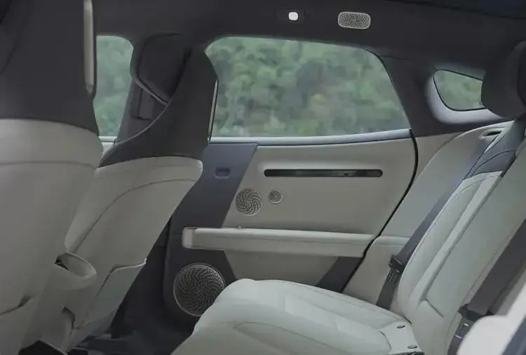 特斯拉的安全成绩如何吸引全球消费者？_专家分析特斯拉_特斯拉面对消费者时居高临下