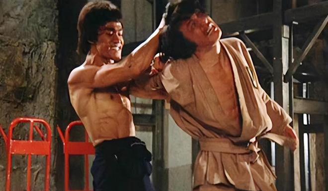 成龙功夫明星_成龙经典的功夫喜剧电影_成龙（Jackie Chan） - 国际知名的动作演员，以功夫电影闻名。