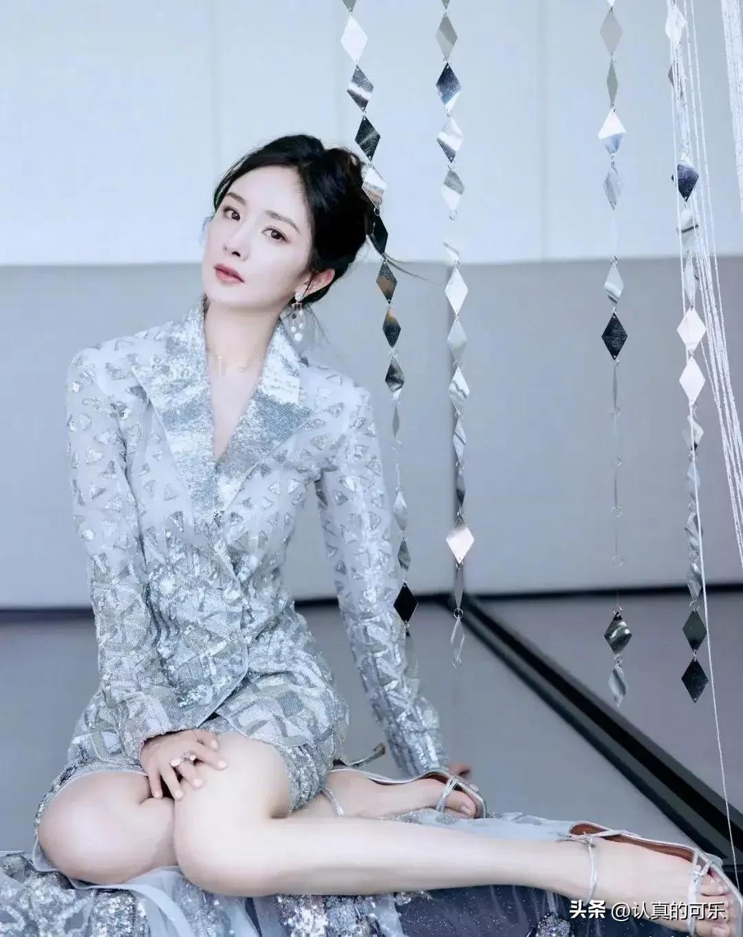 杨幂成长经历_杨幂的成长环境_杨幂的自我成长与社会影响