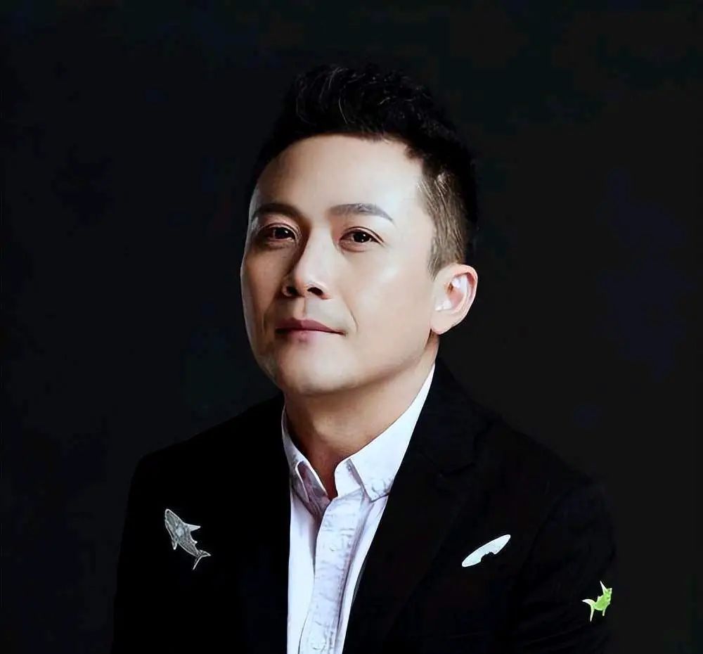 成龙大牌粉丝_成龙的社交媒体与粉丝互动_成龙和粉丝合影