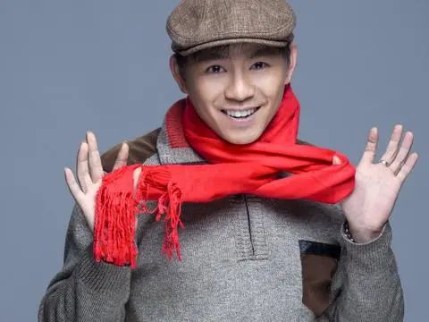 成龙大牌粉丝_成龙的社交媒体与粉丝互动_成龙和粉丝合影