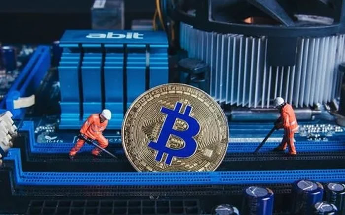 2024年比特币第四次减半后挖矿难度提高，矿工收益减少50%详细分析