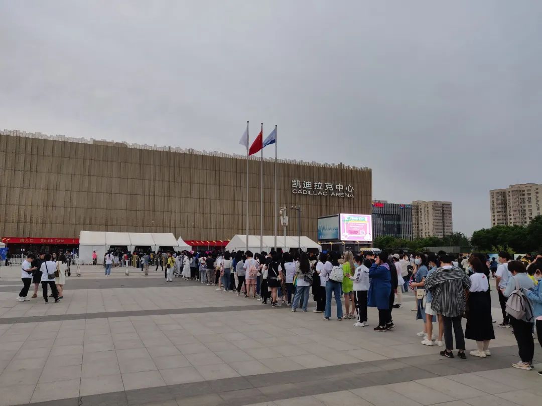 陈奕迅参与音乐节演出，现场气氛热烈_陈奕迅表演_陈奕迅活动