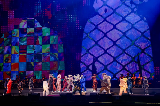 陈奕迅参与音乐节演出，现场气氛热烈_陈奕迅演出2021_陈奕迅活动