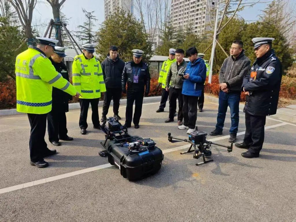 无人机在体育赛事中的表演应用_无人体育馆的拍球声_无人表演的剧场