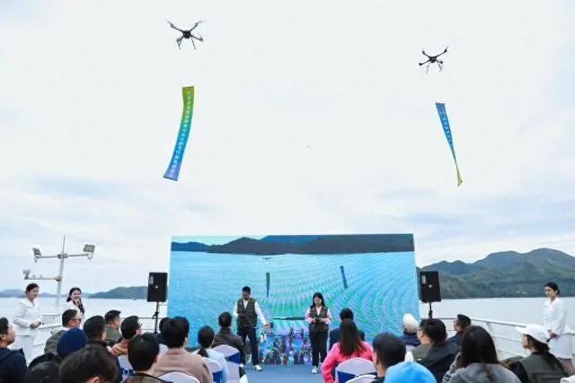 无人表演的剧场_无人机在体育赛事中的表演应用_无人体育馆的拍球声