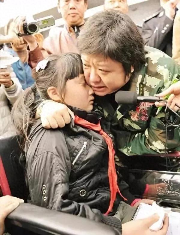 韩红深夜贵州山区公益行：从天亮了到跨越半个世纪的传奇人生