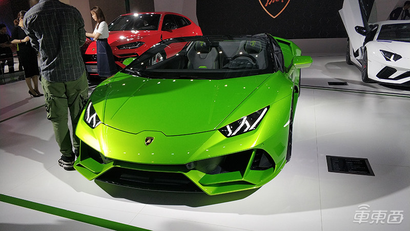 兰博基尼携三款车型亮相深港澳车展，透露未来电动化与智能化规划
