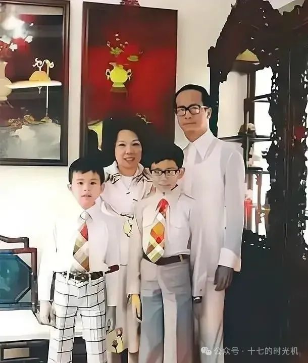 李嘉诚的家庭观念与企业文化_李嘉诚的企业精神_李嘉诚谈家庭教育