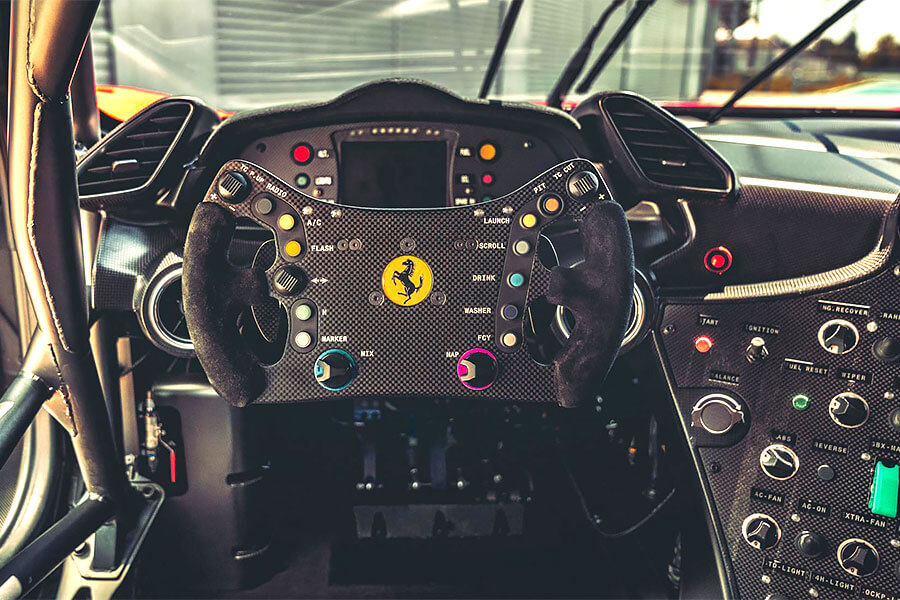 法拉利赛道车_法拉利跑车赛车视频表演_法拉利与赛车运动的紧密联系