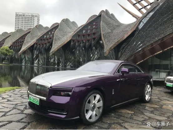 劳斯莱斯闪灵：超豪华纯电轿跑车的未来趋势与品牌传承