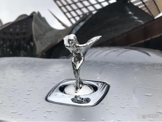 劳斯莱斯驾驶视频大全_劳斯莱斯的舒适度_劳斯莱斯的舒适性与驾驶体验