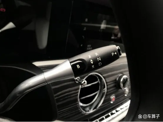 劳斯莱斯驾驶视频大全_劳斯莱斯的舒适度_劳斯莱斯的舒适性与驾驶体验