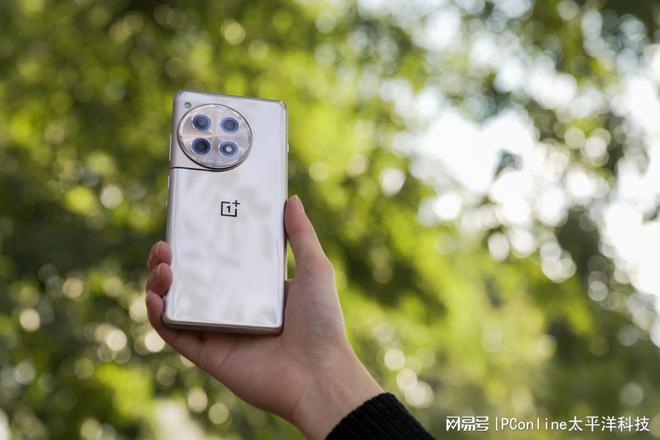 一加 Ace 3：春节归途的续航王者，5500mAh大电池保驾护航