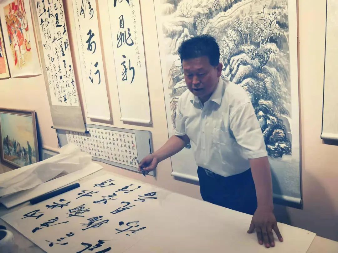 李小龙的文艺才华与书法艺术_李小龙艺术字_李小龙书法大师