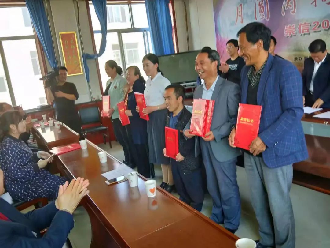 李小龙书法大师_李小龙艺术字_李小龙的文艺才华与书法艺术